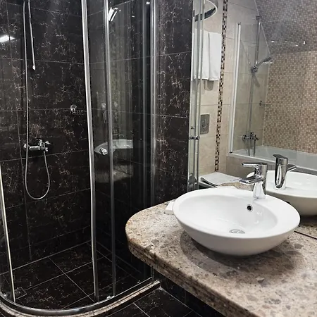 Agusta Hotel, Garden &