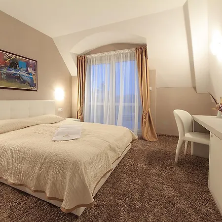 Ξενοδοχείο Agusta Hotel, Garden & 3*