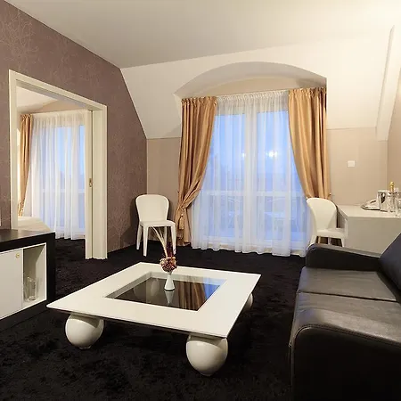 Hotel Agusta Hotel, Garden & 3*