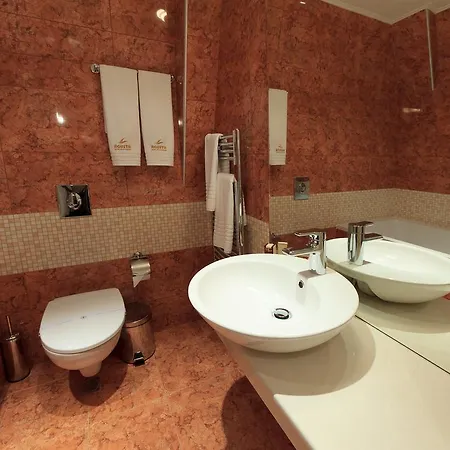 Agusta Hotel, Garden & 3* Veliko Tărnovo