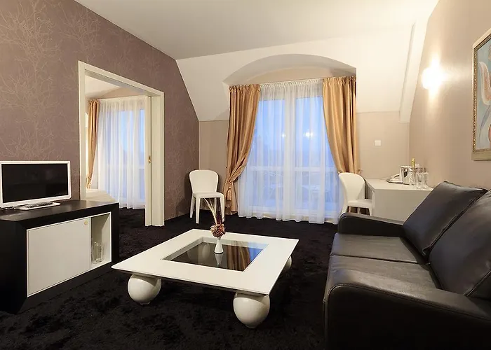 Хотел Agusta Hotel, Garden & 3*