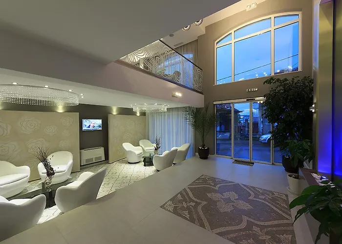 Agusta Hotel, Garden & Велико Търново